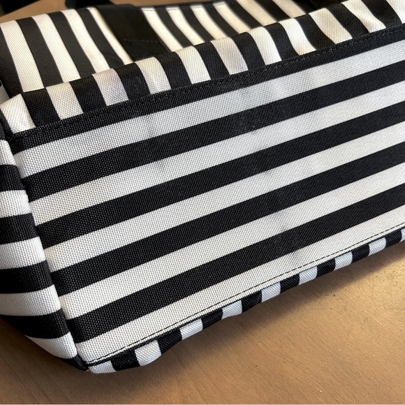 New Alice + Olivia Duffle Bag in Positano Stripe - Picture 15 of 15